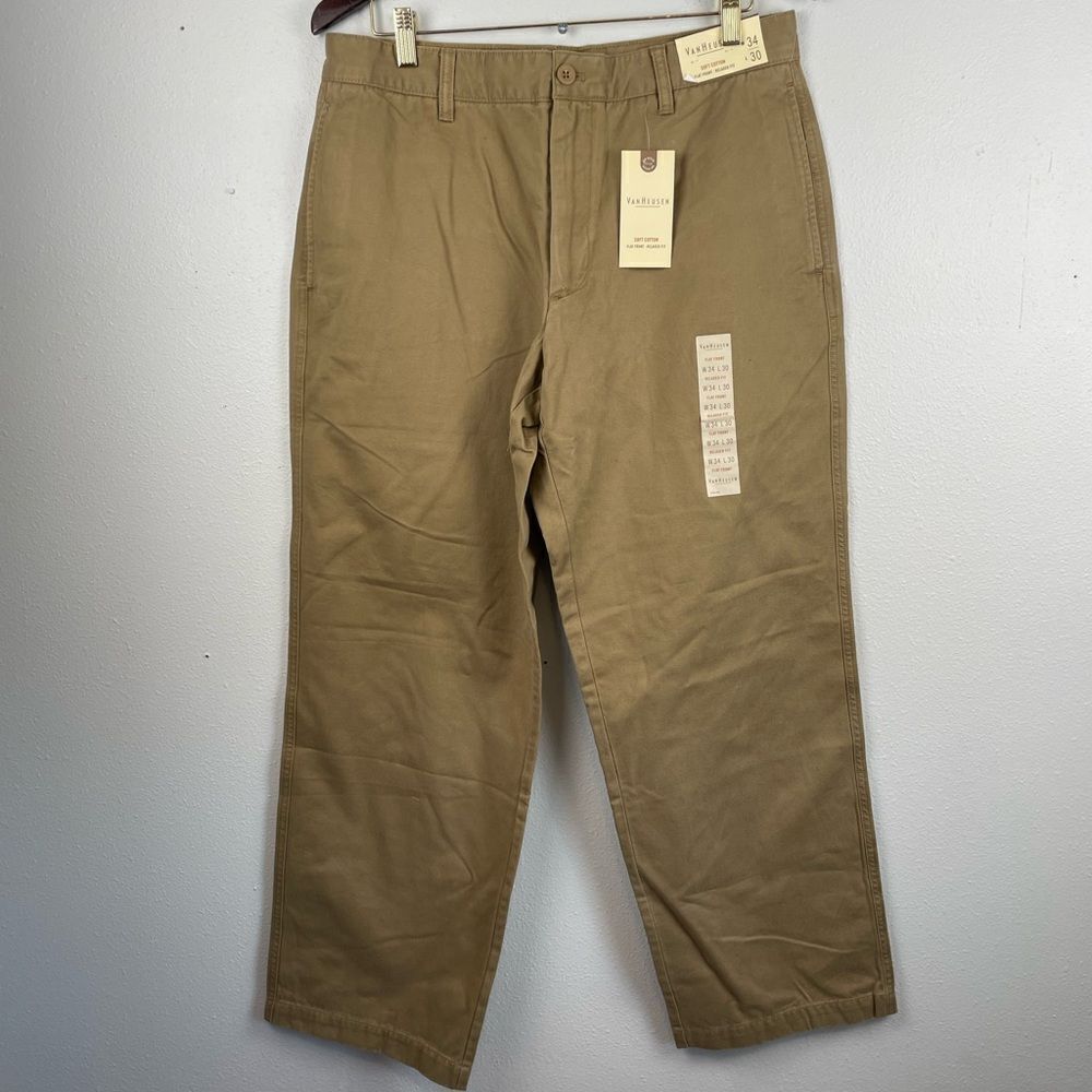 NWT Van Heusen Flat Front Relaxed Fit Tan Pants Size 34 30